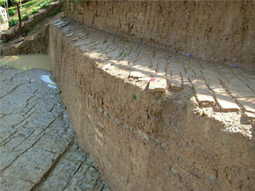 Image of the terraces being carved along natural bedding planes